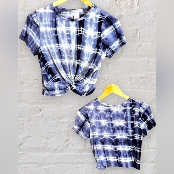𝅺gaze, Juniors Blue and White Tie Dye knot front crop top, size Medium - Picture 1 of 6